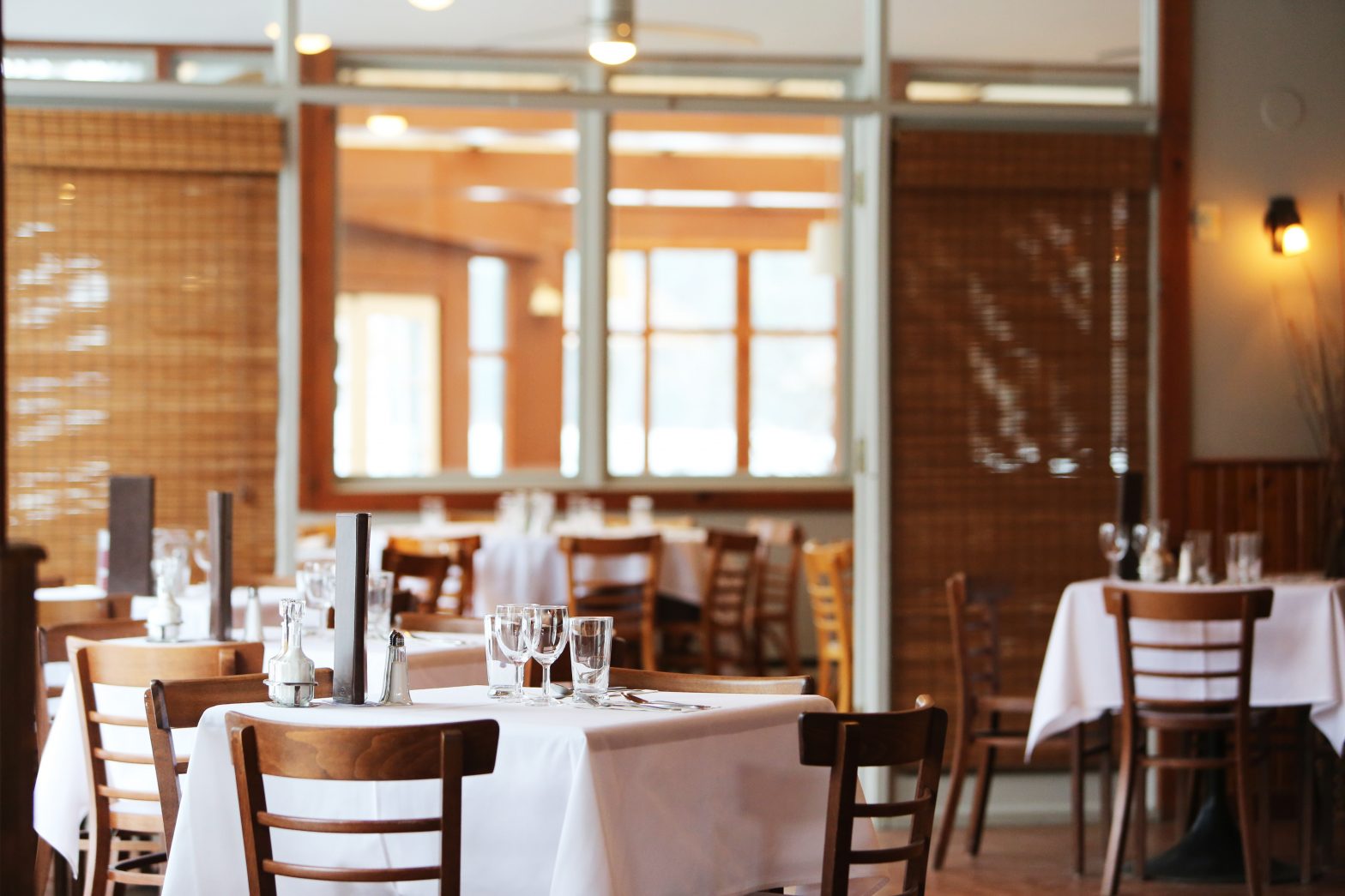 Cleaning Restaurant Tables, How to Clean Tables in a Restaurant